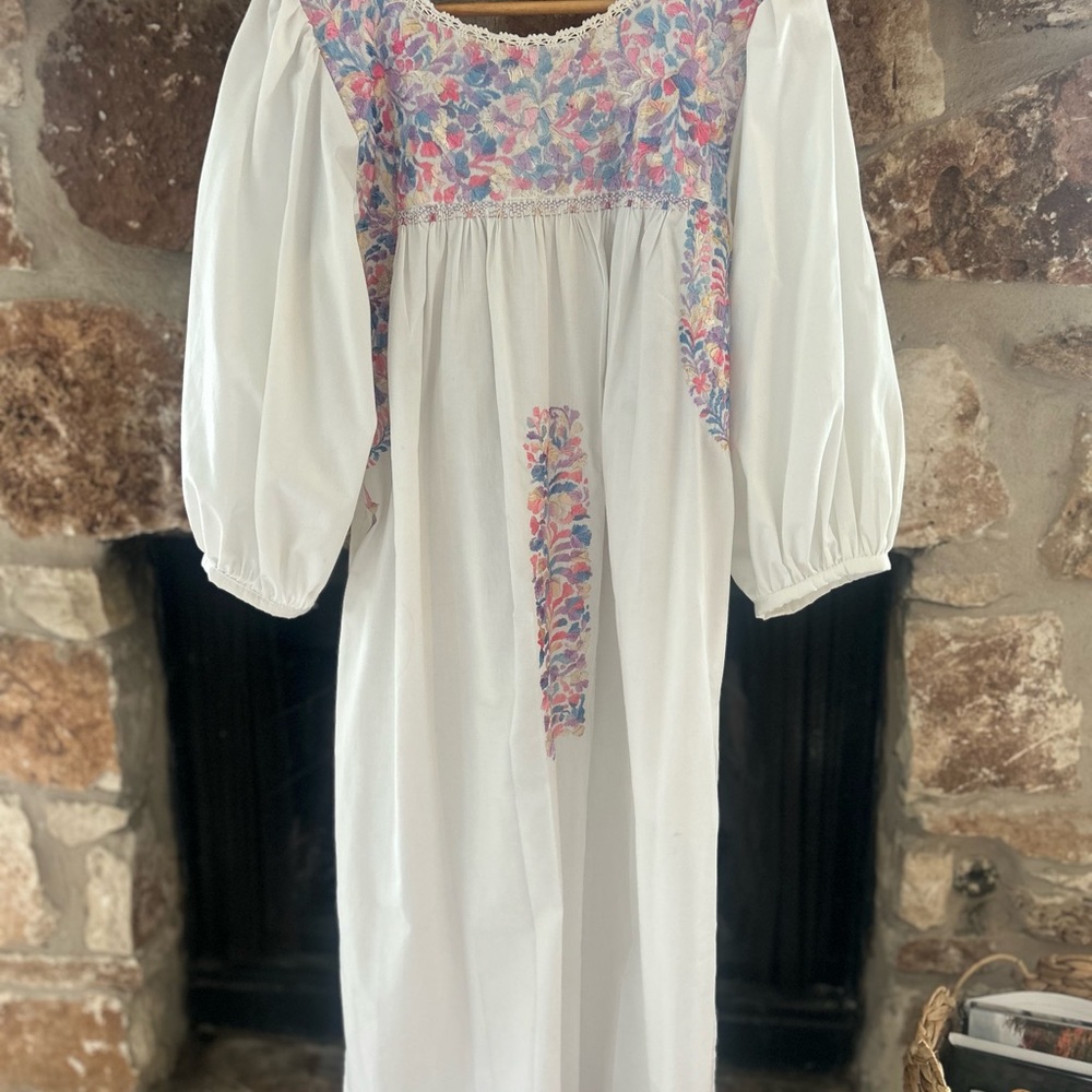 Mi Golondrina White Dress with Multicolor Embroidery EUC